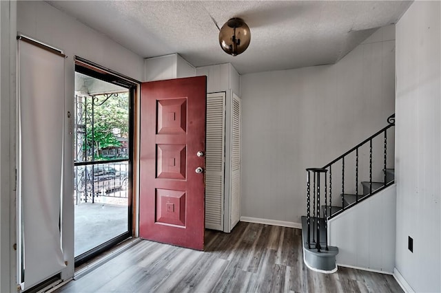 538 Maplewood Ave, Ambridge, PA 15003 - foyer entrance with wood finished floors, stairway, and a textured ceiling