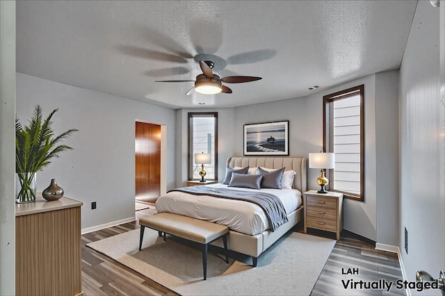 538 Maplewood Ave, Ambridge, PA 15003 - bedroom featuring light wood-style flooring, a textured ceiling, and a ceiling fan