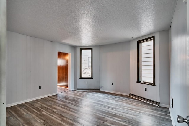 538 Maplewood Ave, Ambridge, PA 15003 - unfurnished room featuring wood finished floors and a textured ceiling