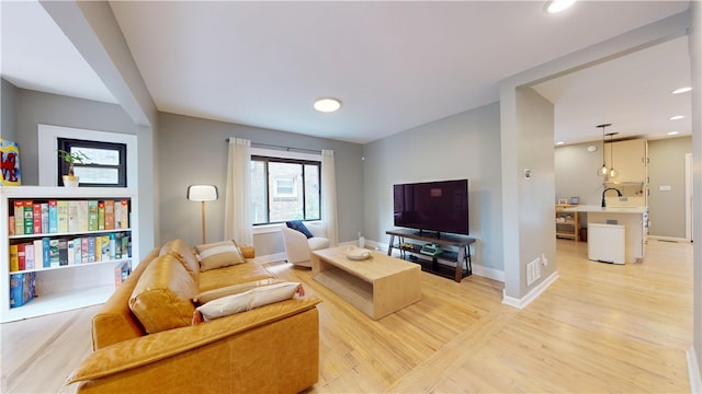 5445 Covode Pl, Squirrel Hill, PA 15217 - living room featuring light wood finished floors and recessed lighting