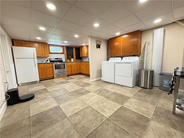 84 Williamson Rd, Hempfield Twp Mer, PA 16125 - laundry area featuring recessed lighting and washing machine and dryer