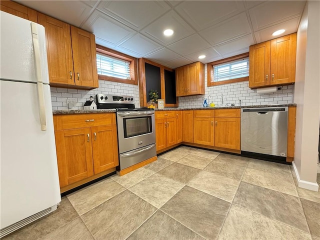 84 Williamson Rd, Hempfield Twp Mer, PA 16125 - kitchen with stainless steel appliances, tasteful backsplash, brown cabinetry, and recessed lighting