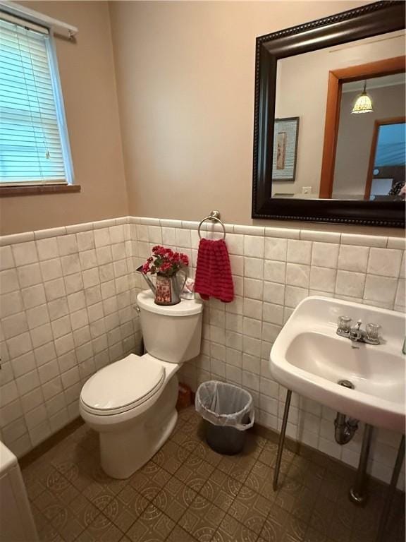 570 Hancock St, Cherryhll Twp/Clymer, PA 15728 - bathroom with tile walls and wainscoting