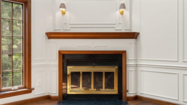 105 Bristol Sq, Ohara, PA 15238 - detailed view of a decorative wall and a fireplace with flush hearth