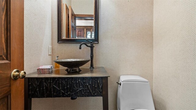105 Bristol Sq, Ohara, PA 15238 - bathroom featuring toilet and vanity