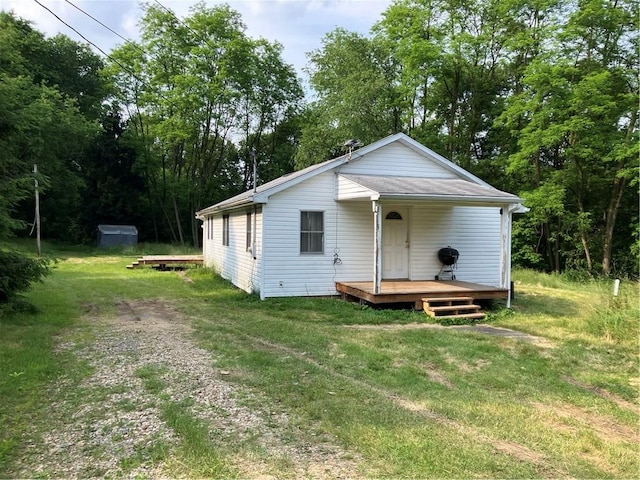 113 Filer Ln, Clay Twp, PA 16001 - view of front facade with a deck and a front yard