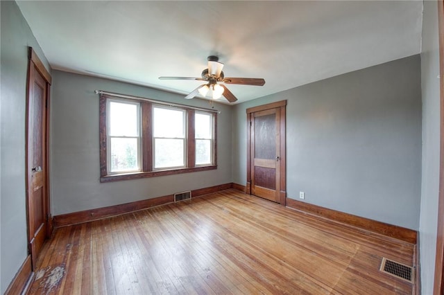 438 Miami St, East Mckeesport, PA 15035 - empty room with light wood-style flooring and ceiling fan