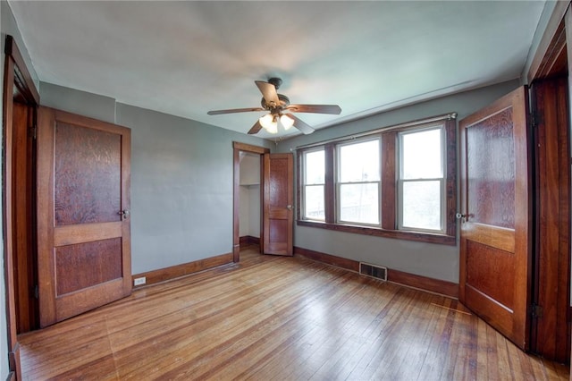 438 Miami St, East Mckeesport, PA 15035 - unfurnished bedroom featuring light wood-style flooring, a closet, and ceiling fan