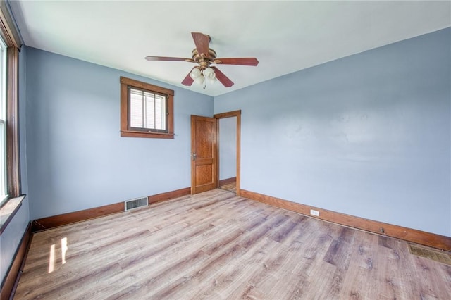438 Miami St, East Mckeesport, PA 15035 - spare room featuring light wood-type flooring and a ceiling fan