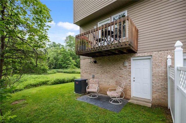 130 Pine Ct, Plum Boro, PA 15239 - view of grassy yard featuring a balcony
