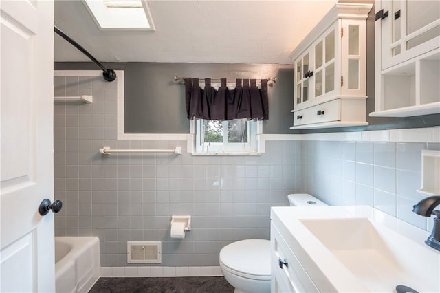 524 Saint Andrews Dr, Hempfield Twp Wml, PA 15601 - full bathroom featuring tile walls, vanity, and shower / washtub combination