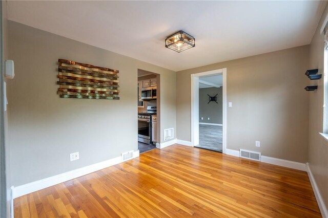 524 Saint Andrews Dr, Hempfield Twp Wml, PA 15601 - spare room with light wood-style floors
