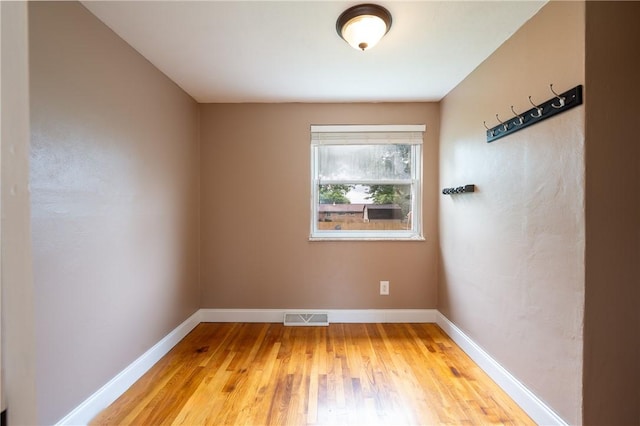 524 Saint Andrews Dr, Hempfield Twp Wml, PA 15601 - spare room featuring light wood-type flooring and baseboards