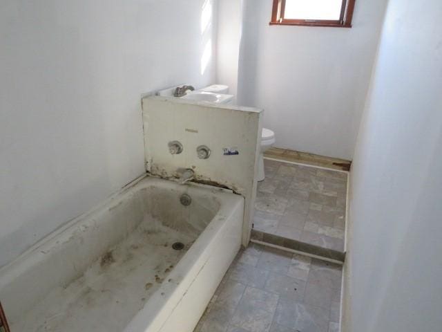 1250 Summerlea Ave, City Of Washington, PA 15301 - full bathroom with toilet and a bath