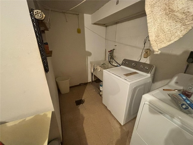 105 Fern Way, Glassport, PA 15045 - laundry room with washing machine and dryer and concrete block wall