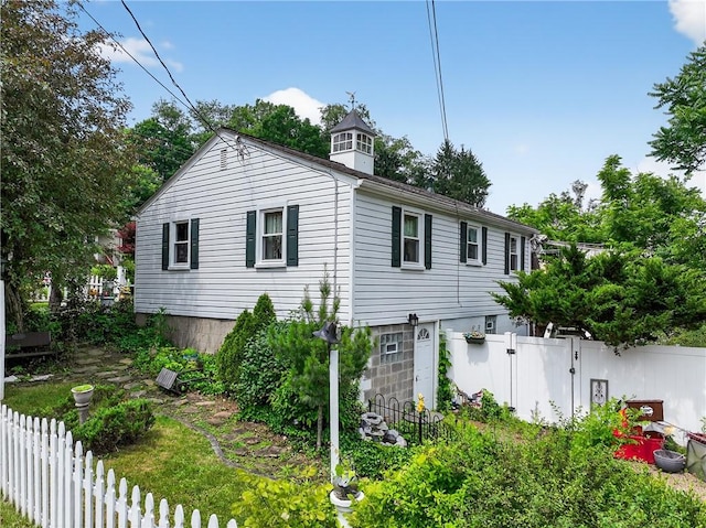 914 E Smithfield St, Elizabeth Twp/Boro, PA 15135 - view of side of home with a fenced backyard