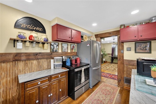 914 E Smithfield St, Elizabeth Twp/Boro, PA 15135 - kitchen featuring appliances with stainless steel finishes, light wood-style flooring, and recessed lighting