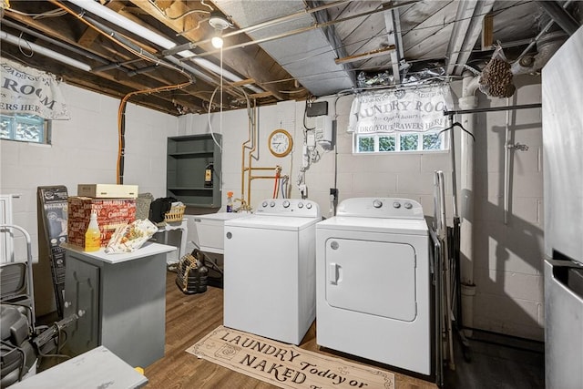 914 E Smithfield St, Elizabeth Twp/Boro, PA 15135 - laundry room with independent washer and dryer and wood finished floors