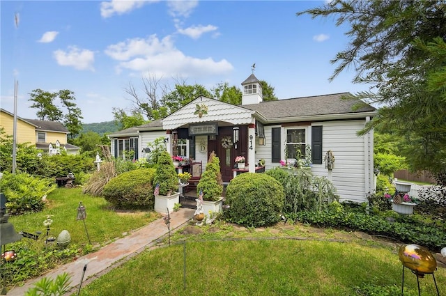 914 E Smithfield St, Elizabeth Twp/Boro, PA 15135 - view of front of house featuring a front yard