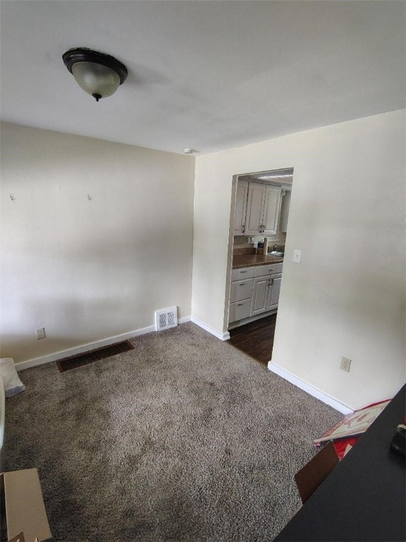 526 Pennwood Dr, Penn Hills, PA 15235 - unfurnished room with baseboards and dark colored carpet
