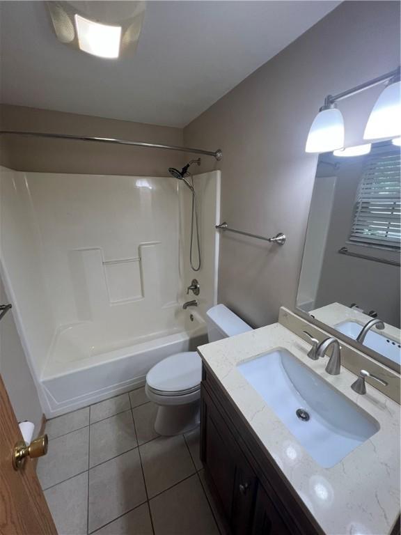 742 King St, Mckeesport, PA 15132 - full bathroom featuring tile patterned flooring, shower / washtub combination, and vanity