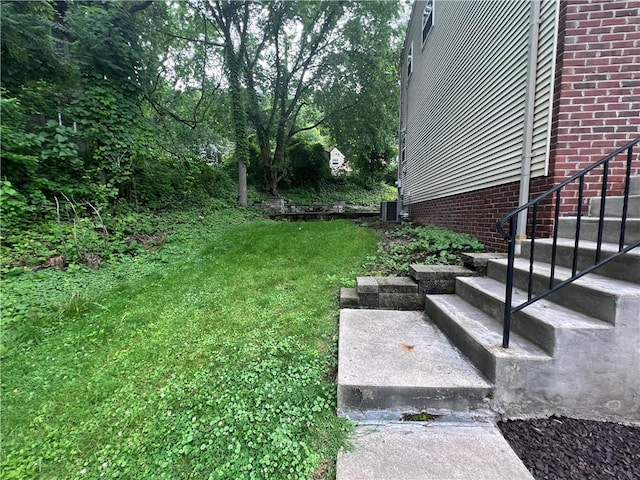 742 King St, Mckeesport, PA 15132 - view of grassy yard
