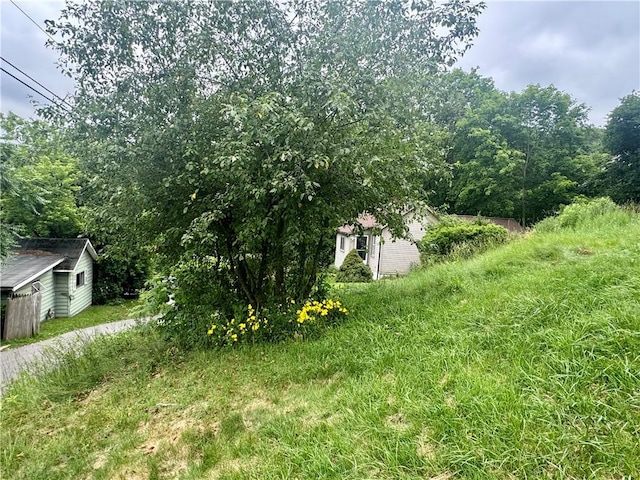 108 13th Ave, City Of But Nw, PA 16001 - view of yard with an outdoor structure