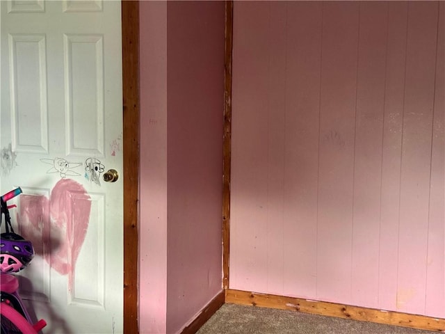 108 13th Ave, City Of But Nw, PA 16001 - detailed view of carpet and baseboards