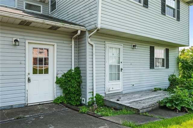 27 Windridge Dr, North Union Twp, PA 15401 - property entrance featuring a deck