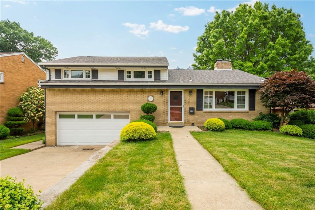 4345 E Barlind Dr, Whitehall, PA 15227 - photo 1
