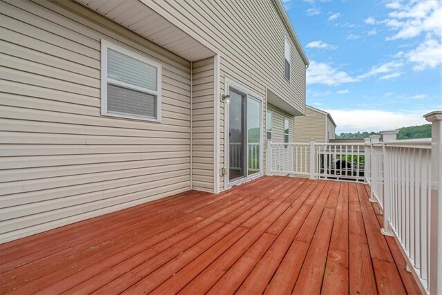 520 Panorama Dr, Cecil, PA 15317 - view of wooden terrace