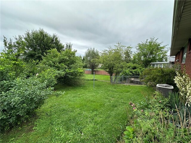 1020 Grove St, Hempfield Twp Wml, PA 15601 - view of yard