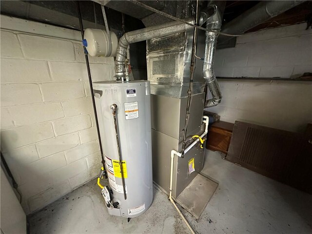 1020 Grove St, Hempfield Twp Wml, PA 15601 - utility room with gas water heater