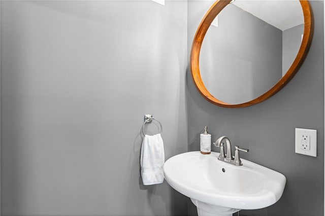 161 Buckingham Dr, Ohio Twp, PA 15237 - bathroom featuring a sink