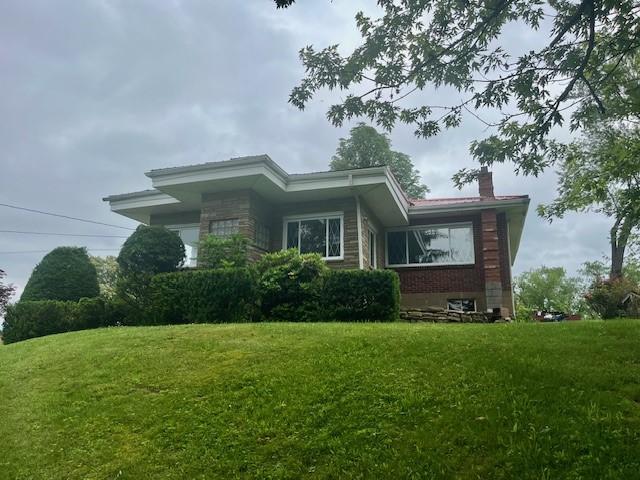 82 Crossridge, Crossridge, PA 15022 - view of front of home featuring a chimney and a front lawn