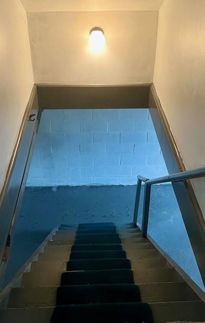 82 Crossridge, Crossridge, PA 15022 - view of staircase