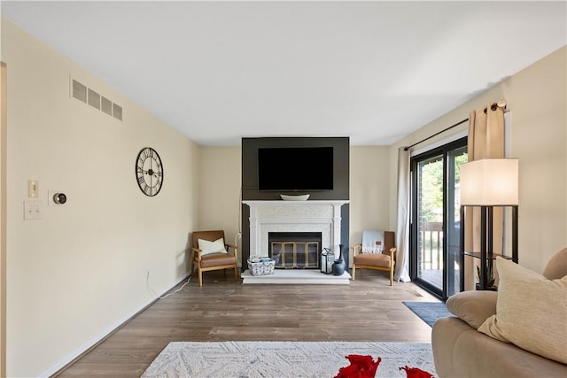 617 Woodcrest Dr, Robinson Twp Nwa, PA 15205 - living room featuring wood finished floors and a glass covered fireplace