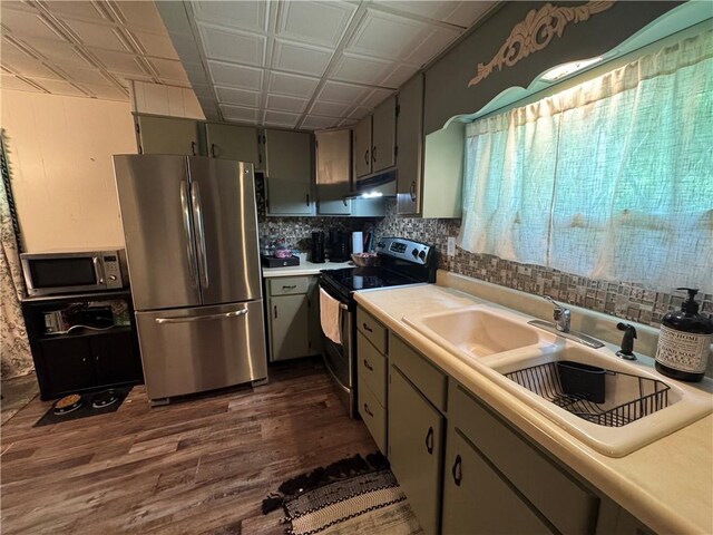 515 Pike Run Dr W, Pike Run Twp, PA 15427 - kitchen featuring stainless steel appliances, dark wood-style flooring, under cabinet range hood, gray cabinets, and an ornate ceiling
