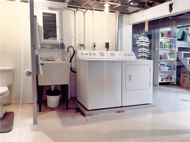 1604 Ross Hill Rd, Patterson Twp, PA 15010 - laundry room featuring washer and dryer