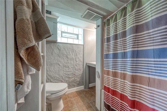 215 Columbia Dr, Center Twp Bea, PA 15001 - bathroom featuring tile patterned floors and a shower with curtain