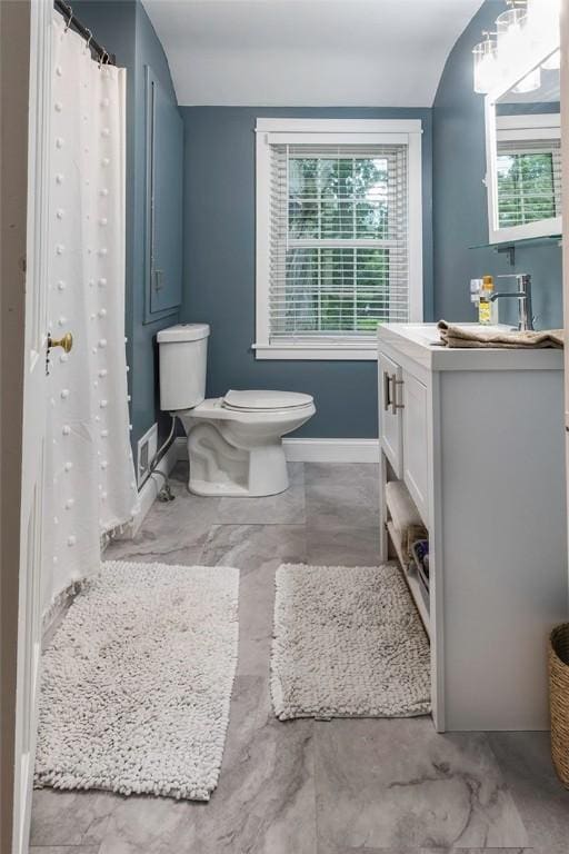1283 Ashton Rd, Sharon, PA 16146 - full bath featuring vanity, a shower with curtain, and lofted ceiling