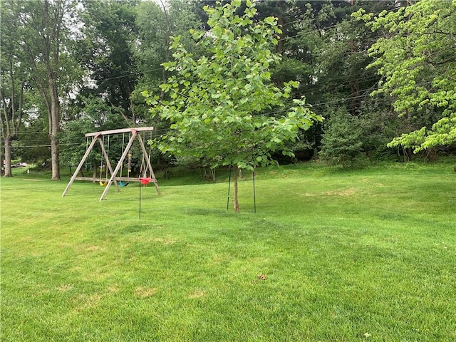107 Fenwick Dr, Ross Twp, PA 15237 - view of grassy yard with a playground