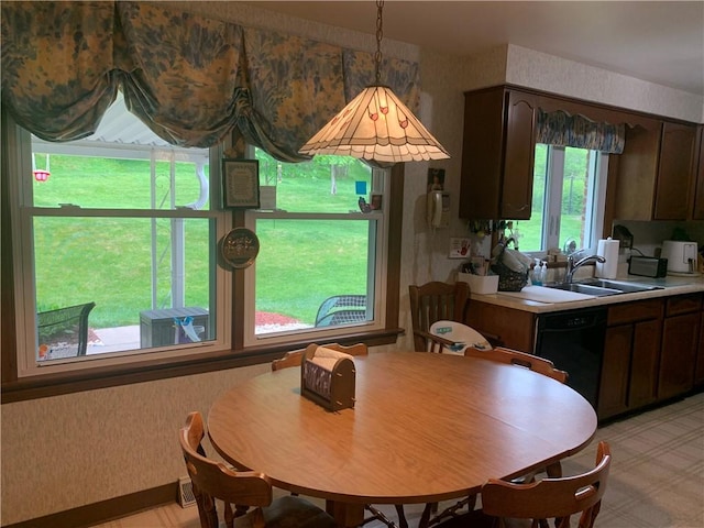 107 Fenwick Dr, Ross Twp, PA 15237 - dining room with light flooring
