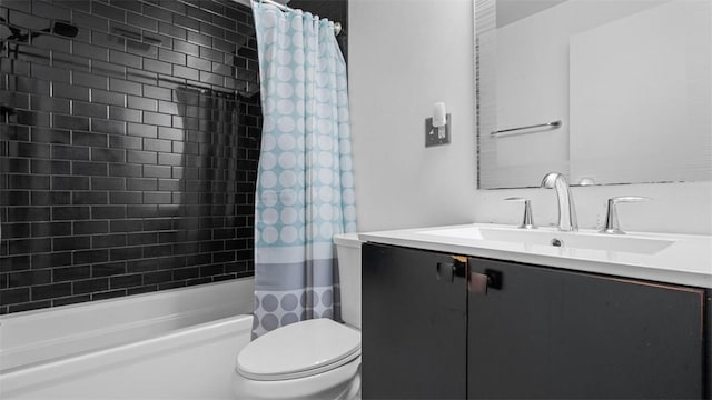 108 Tanglewood Dr, Middlesex Twp, PA 16059 - full bath featuring vanity and shower / tub combo with curtain