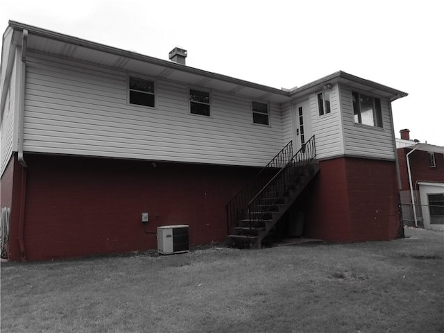 127 Louis Dr, Stowe Twp, PA 15136 - back of property featuring a garage