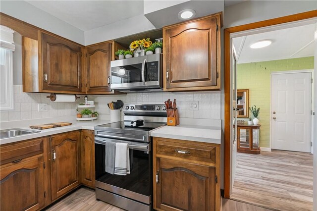 160 Sonnie Dr, Salem Twp Wml, PA 15624 - kitchen with appliances with stainless steel finishes, light countertops, light wood-style flooring, and tasteful backsplash