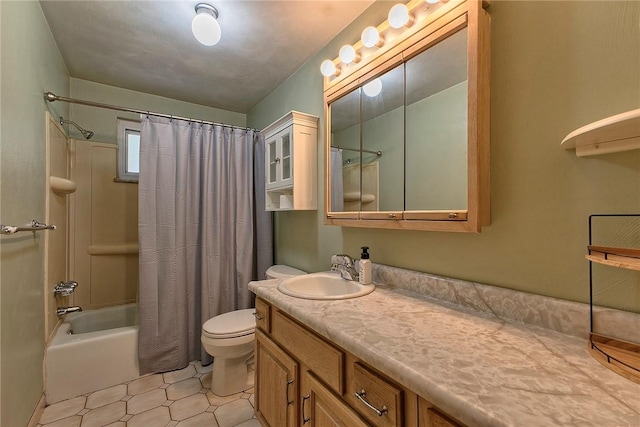 712 N 2nd St, Jeannette, PA 15644 - bathroom with shower / bath combo and vanity