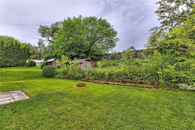 712 N 2nd St, Jeannette, PA 15644 - view of yard with an outdoor structure