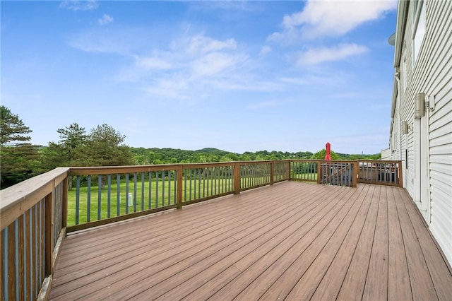 11 Sunset Ct, Cranberry Twp, PA 16066 - wooden deck featuring a yard