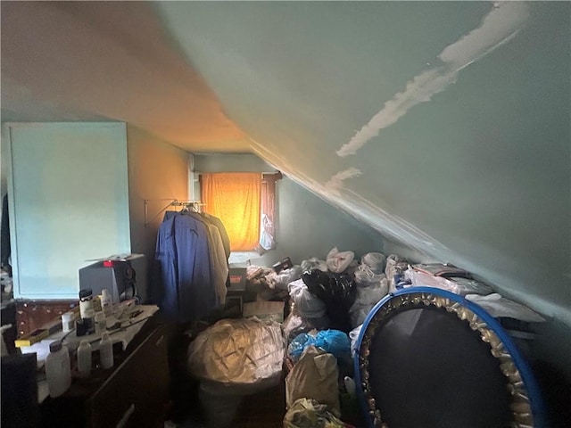 2607 Spring St, Arlington, PA 15210 - bonus room featuring vaulted ceiling